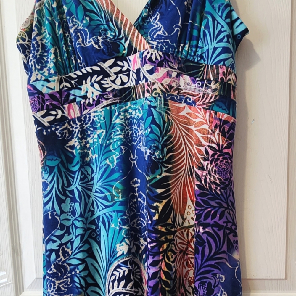 Summer dress, size 14, beautiful colors, super comfy, vneck crossover,flowy